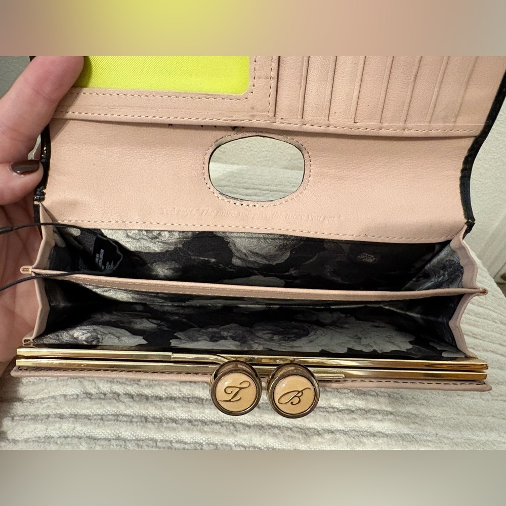 Ted Baker Elegant Black Wallet with Gold Monogram Kisslock Clasp - Picture 6 of 8